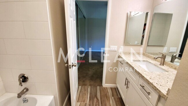 Building Photo - Cathedral Springs 2402