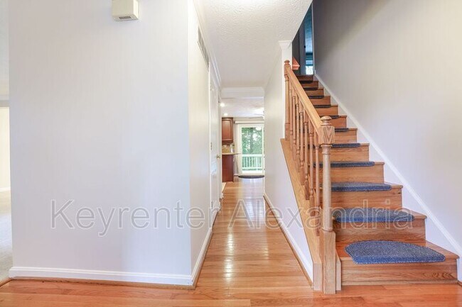 Building Photo - 6410 Kings Landing Rd