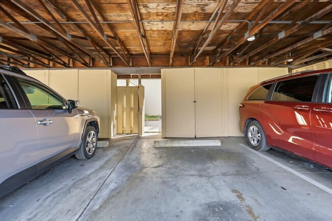 Building Photo - Sunset Park Townhouse Available for Rent!