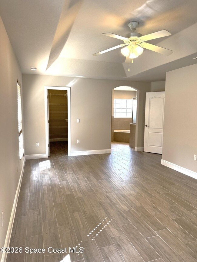 Building Photo - 320 Jennifer Dr