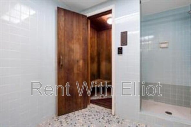 Building Photo - 1625 SE 10th Ave