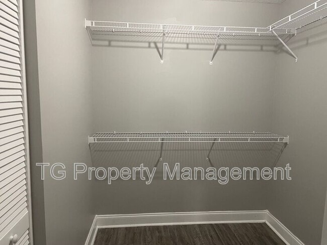 Building Photo - 5309 Oaktrail Ln