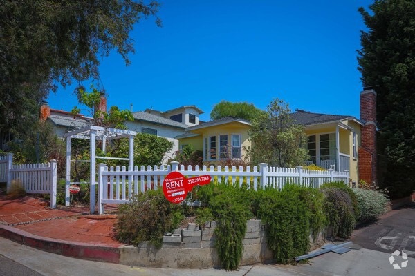 Front garden with bench and patio - 826 21st St