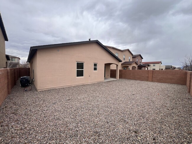 Building Photo - 3 Bedroom Single Story Home Available in P...