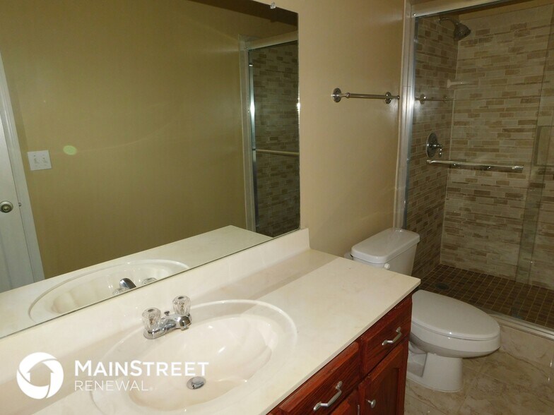 Building Photo - 1688 Sarah Ann Dr W