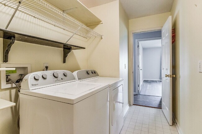Building Photo - Welcome to your dream home! This stunning ...