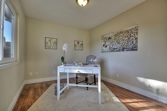 Building Photo - $4590 / 5 BR -GORGEOUS MODEL HOME IN THE W...