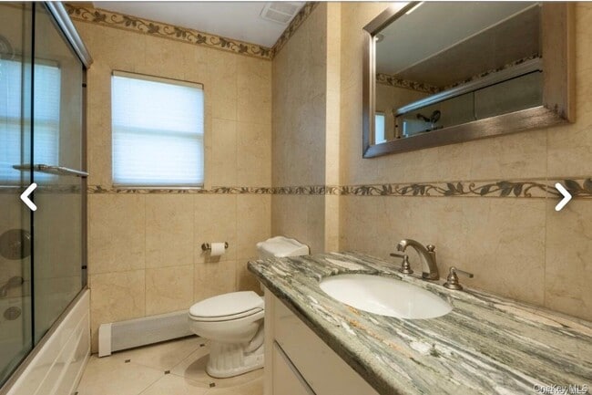 Building Photo - 171 Roslyn Rd