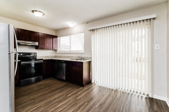 Building Photo - 7218 Wren Cir