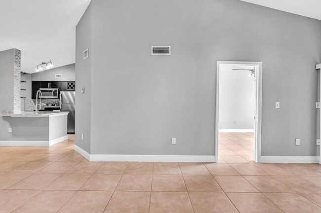 Building Photo - 2803 N Oakland Forest Dr