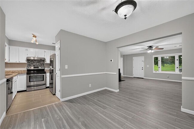 Building Photo - 226 High Creek Dr