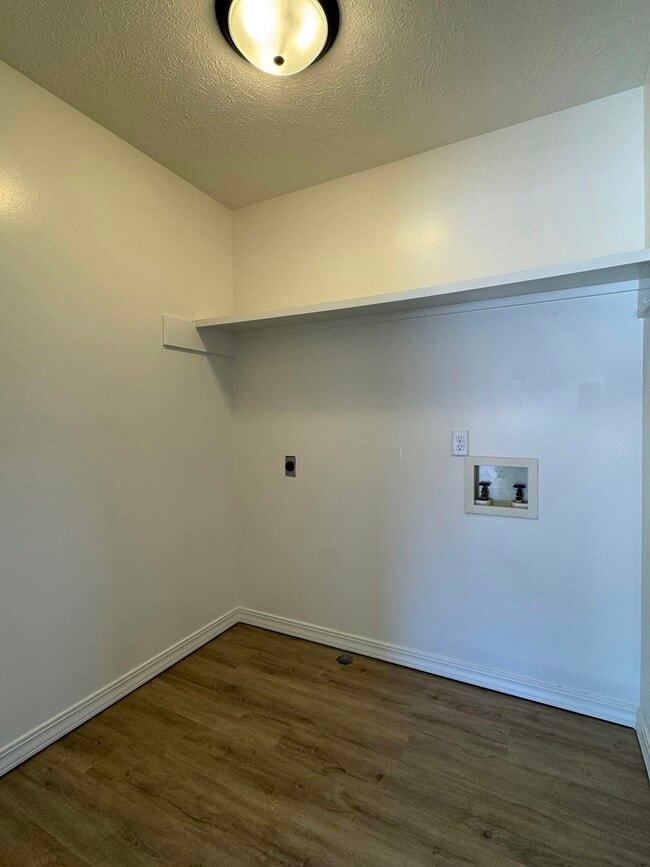 Building Photo - 701 McLean Ct