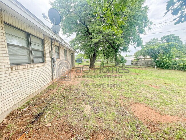 Building Photo - 3409 Overland Dr