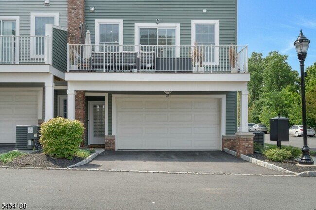 Building Photo - 62 Parkside Ln