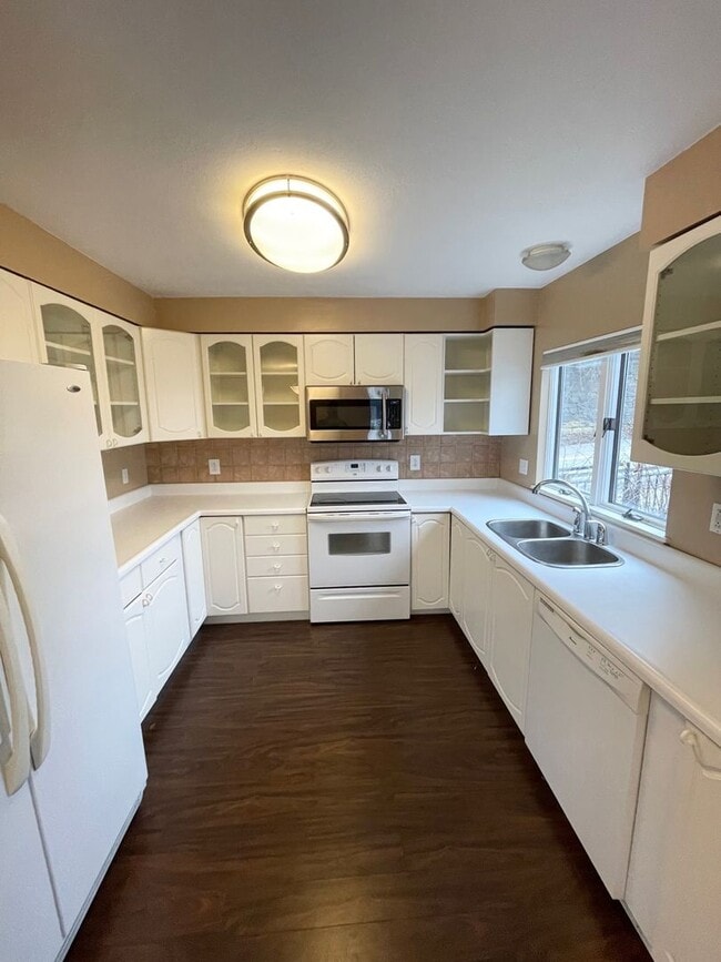 Building Photo - Awesome 3 or 4 Bedroom Single-Family Home in Troy Hill- 3 Level Deck and Central Air!