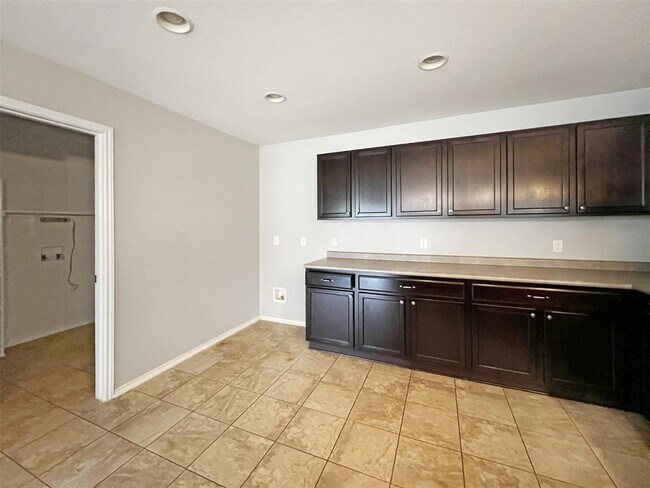 Building Photo - 2107 Outpost Dr