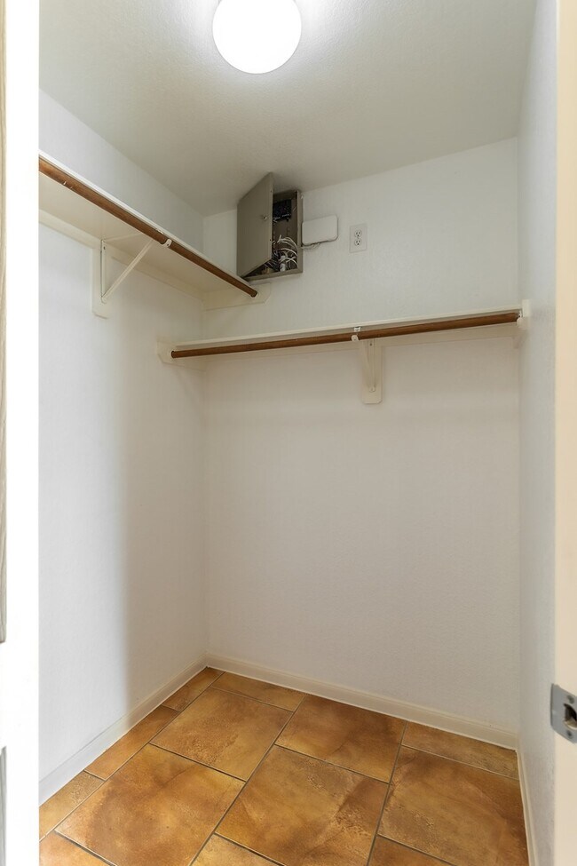 Building Photo - 12907 Regalshire Ct