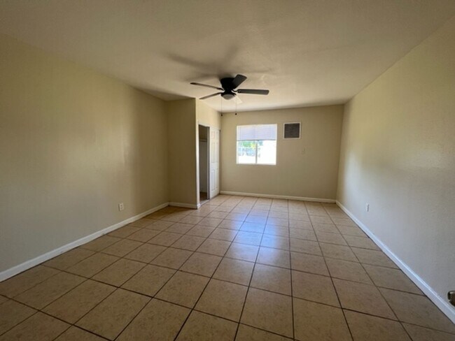 Building Photo - RV T 6951