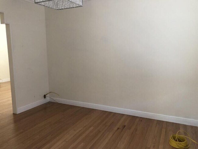 Building Photo - 1015 Harwood St