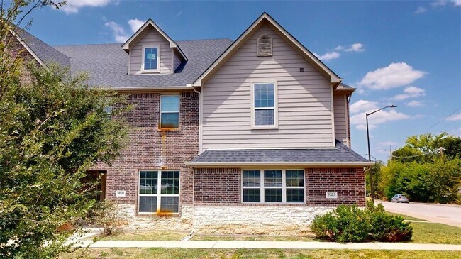 Building Photo - 2027 Harvey Mitchell Pkwy S