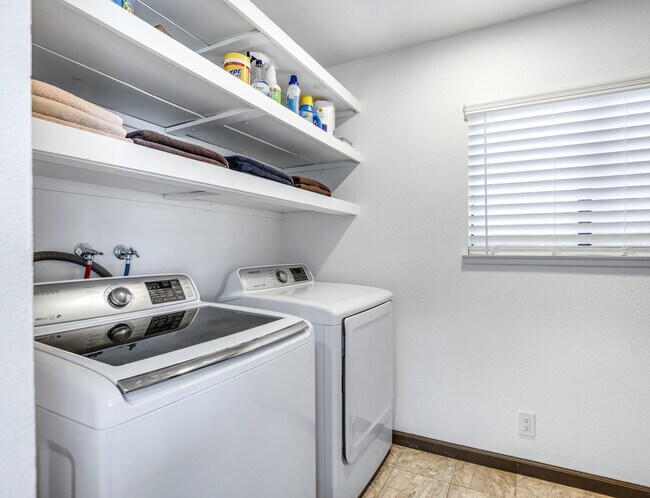 Building Photo - 1233 E Via Escuela