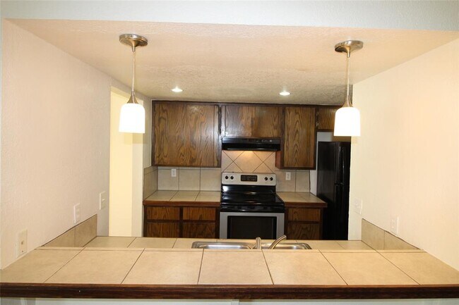 Building Photo - 904 Aspen Ct