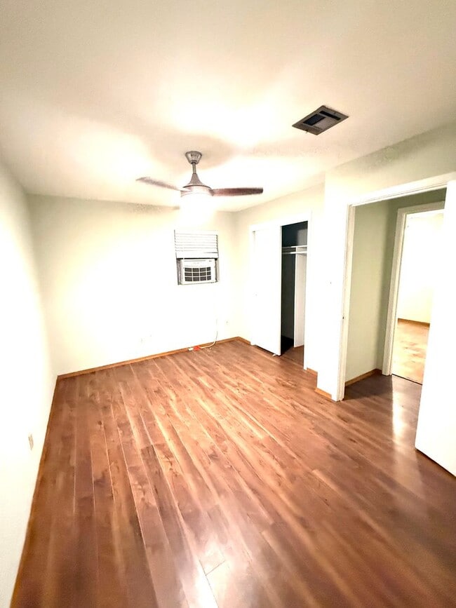 Building Photo - ** 3 bed 1.5 bath located in Southlawn ** Call 334-366-9198 to schedule a self showing