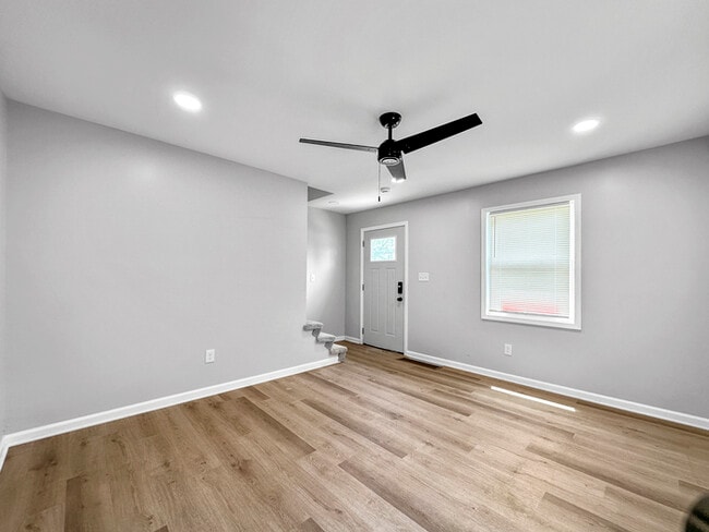 Building Photo - Charming 2 beds 1 baths in Columbus!