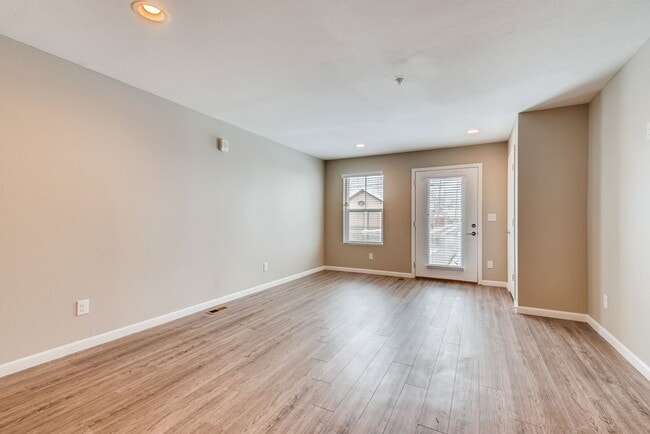 Building Photo - 3 Bedroom Townhomes For Rent