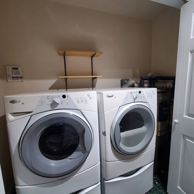 Building Photo - Spacious 3-Bedroom Home with Fireplace, an...