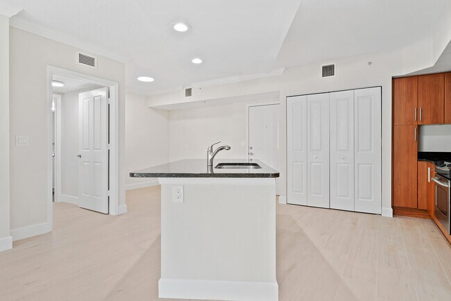Building Photo - 600 S Dixie Hwy