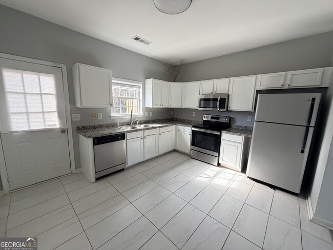 Building Photo - 379 Pine Hill Pl