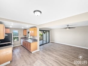 Building Photo - Beautiful 2BD/2BA Condo W/ Reserved Parkin...