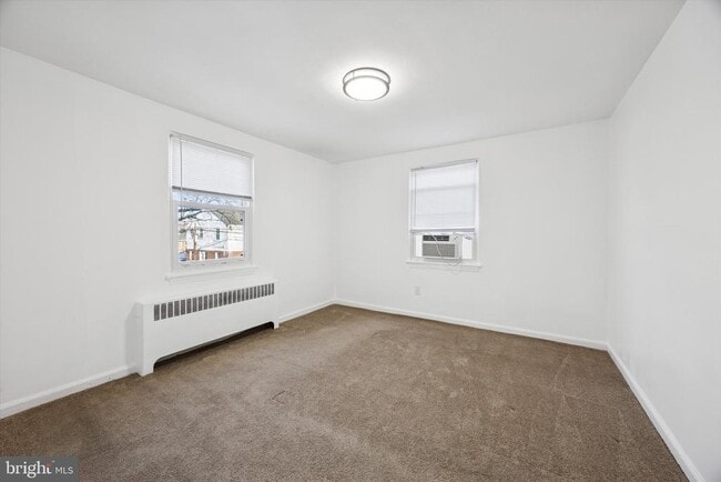 Building Photo - 206 W Parkway Ave