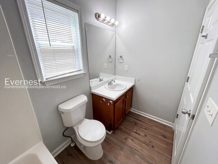 Building Photo - 841 Ridge Ave NW