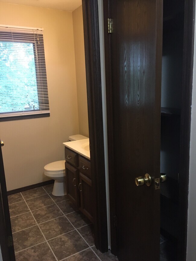 Bathroom - 157 N West St