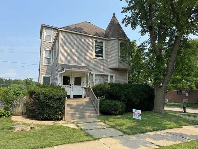 Primary Photo - 116 E Quincy St