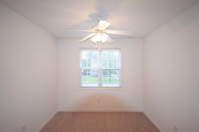 Building Photo - 115 Birdie Ct