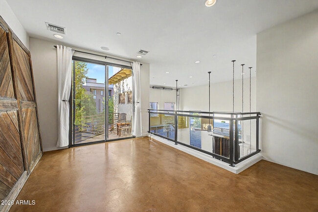 Building Photo - 304 S Wilson St