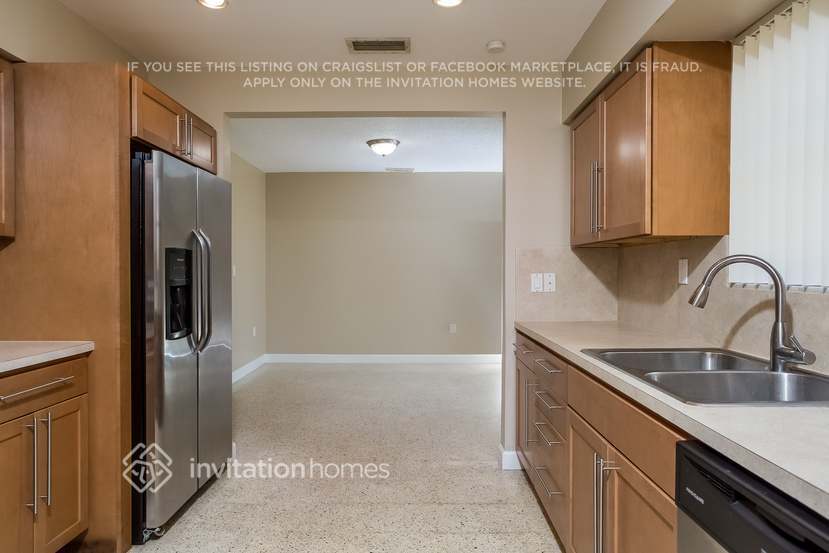 Building Photo - 3010 SW 97th Ct