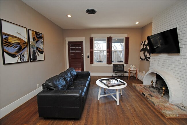 Building Photo - 1110 Missouri St