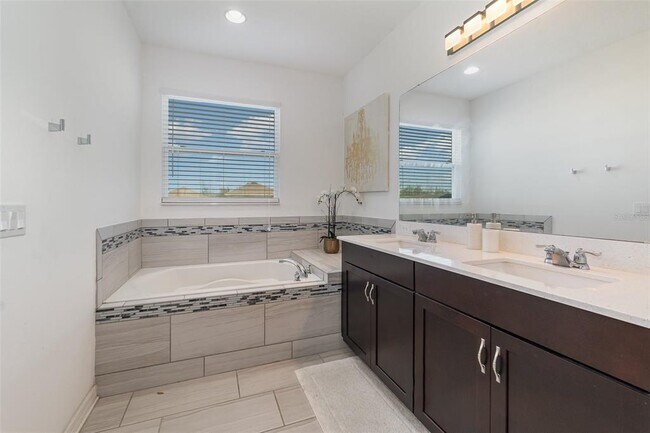 Building Photo - 14437 Brushwood Way