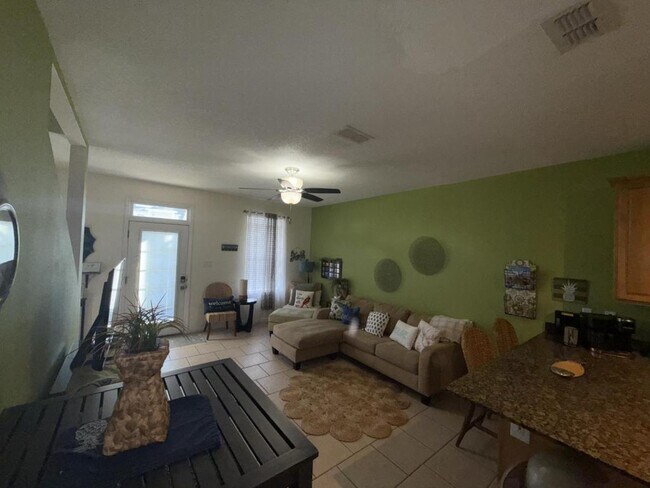 Building Photo - 1131 Century Oaks Dr