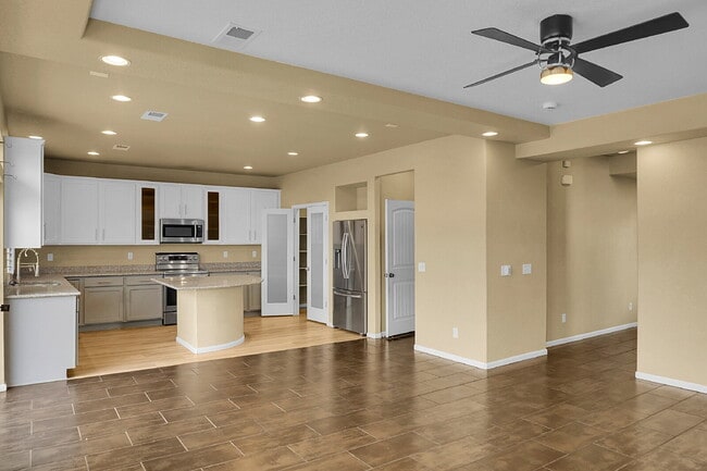 Building Photo - $2,400.00 - 4 Bed, 3.5 Bath Homelocated in the Banning Lewis Ranch neighborhood with Great Commun...