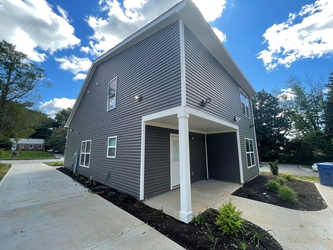 Building Photo - 514 Addison Ave