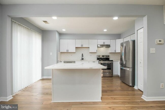 Building Photo - 11400 Appledowre Way