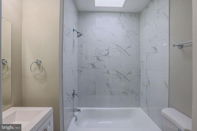 Building Photo - 4 Bedroom Beautiful Home