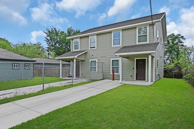 Building Photo - ASAP move in! Charming 3-Bedroom Home in the Heart of Conroe