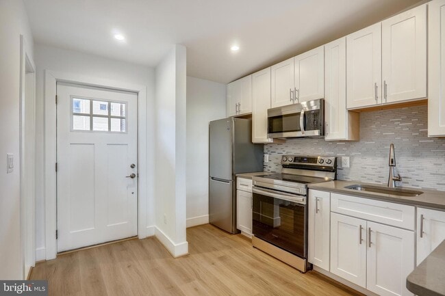 Building Photo - 314 Varnum St NW