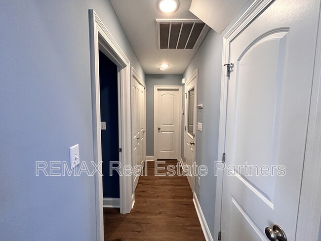 Building Photo - 9 Canyon Oak